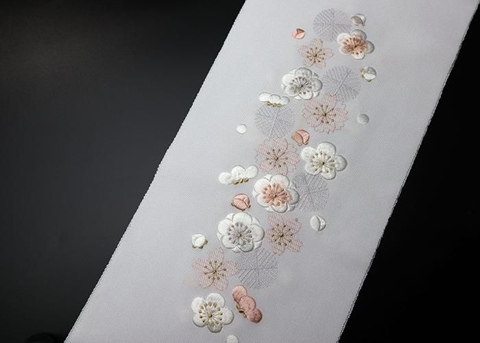 半衿 梅と桜 刺繍 正絹 塩瀬 - 京都富小路の和装小物専門店きねや 半衿 梅と桜 刺繍 正絹 塩瀬 - 京都富小路の和装小物専門店きねや