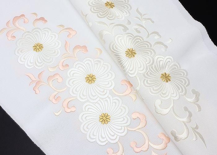 礼装向正絹刺繍半衿 | 大輪菊に唐草デザイン - 京都富小路の和装小物