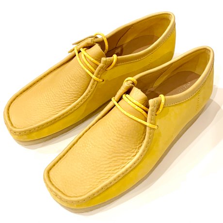 <div>CLARKS</div>WALLABEE<br>SUEDE x LEATHER<br>YELLOW