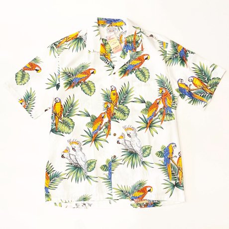<div>PACIFIC LEGEND</div>MADE IN HAWAII USA<br>ALOHA SHIRT<br>PARROT WHITE