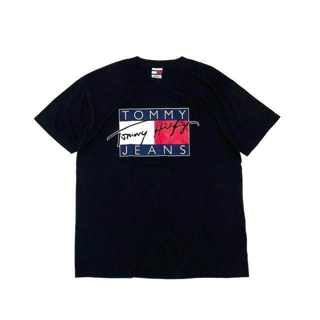 <div>TOMMY JEANS</div>S/S PRINT T-SHIRT<br>DEADSTOCK<br>BLK