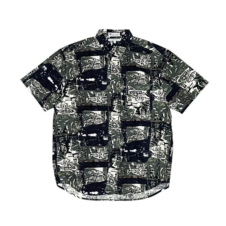 <div>Columbia</div>DEADSTOCK<br>S/S PRINT SHIRT<br>FISH<br>WOOD CARVING<br>D.GRN