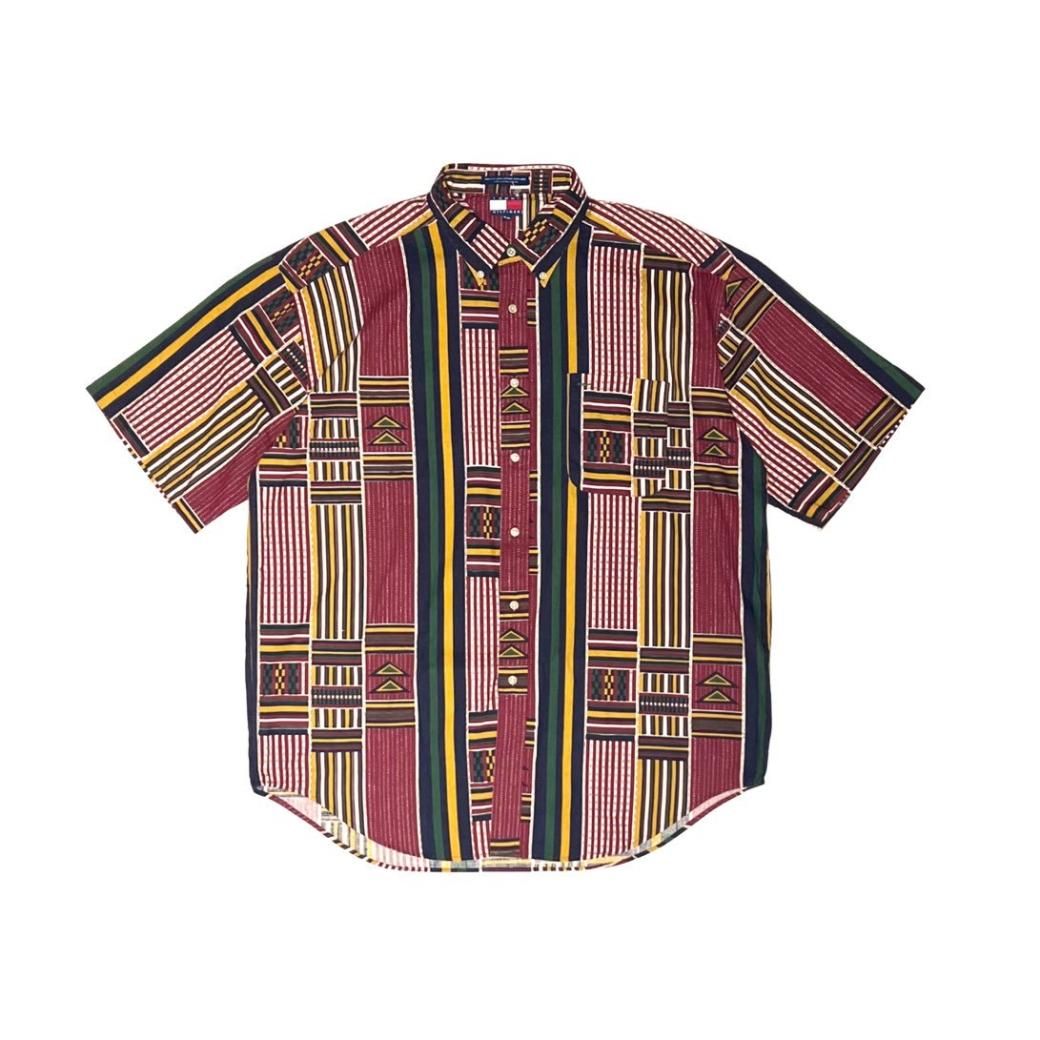 <div>TOMMY HILFIGER</div>DEADSTOCK<br>COTTON S/S SHIRT<br>TEXILE<br>WINxYELxGRN