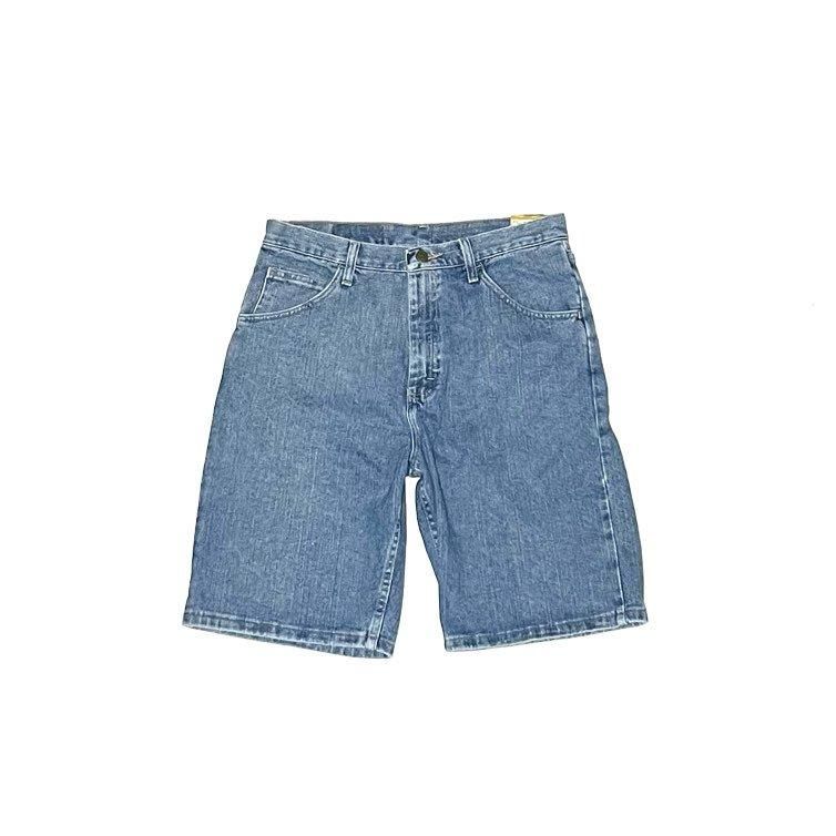 <div>WRANGLER</div>DENIM SHORTS<br>RELAXED FIT<br>MID WASH
