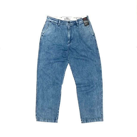 <div>Levi's</div>DENIM CHINO<br>LOOSE FIT<br>PLEATED<br>CHEMICAL WASH