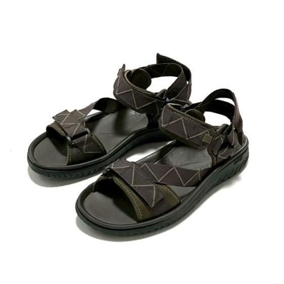 <div>CLARKS</div>WESLEY TRAIL<br>BROWN