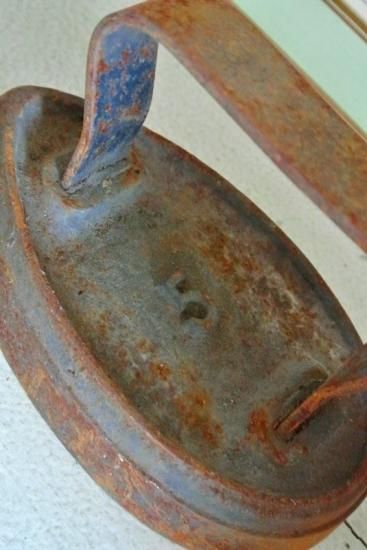 フランスアンティーク ブロカント 珍しい形の古い鉄アイロン