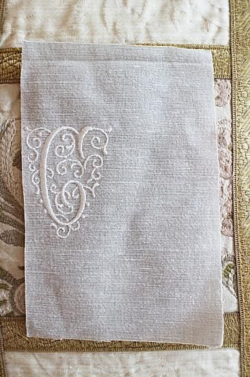 フランスアンティーク モノグラム刺繍 「C」 グレーXホワイト