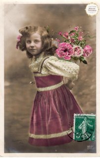 フランスアンティーク・ポストカード　”薔薇の花籠を背負う女の子”