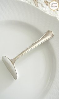 アンティーク・シルバー　タルティーヌ用バターナイフ（シルバー900）