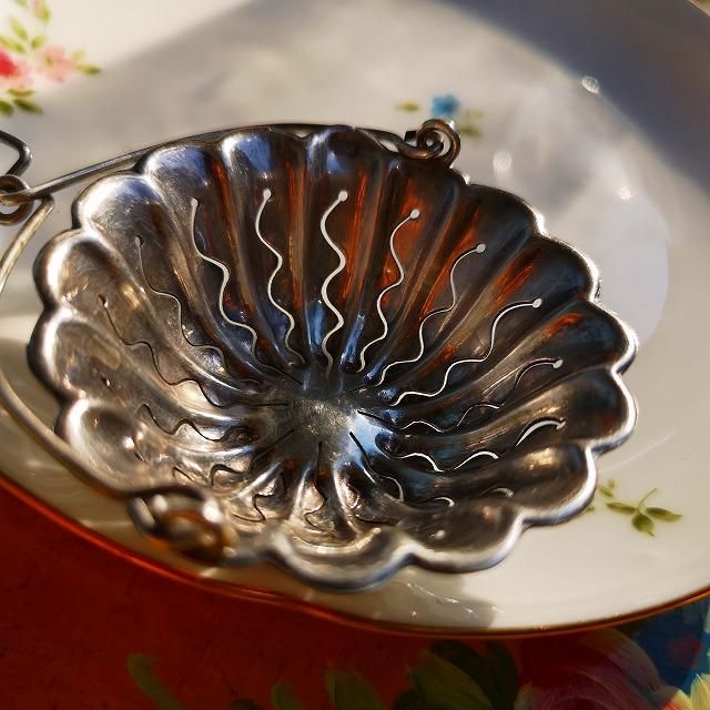 フランスアンティーク 花びらをかたどったティーストレーナー 茶こし