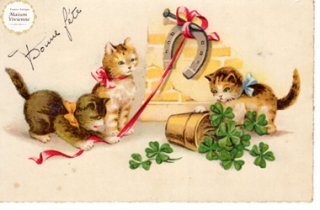 フランスアンティーク　ポストカード 　３匹の子猫と幸福を呼ぶクローバーと馬蹄