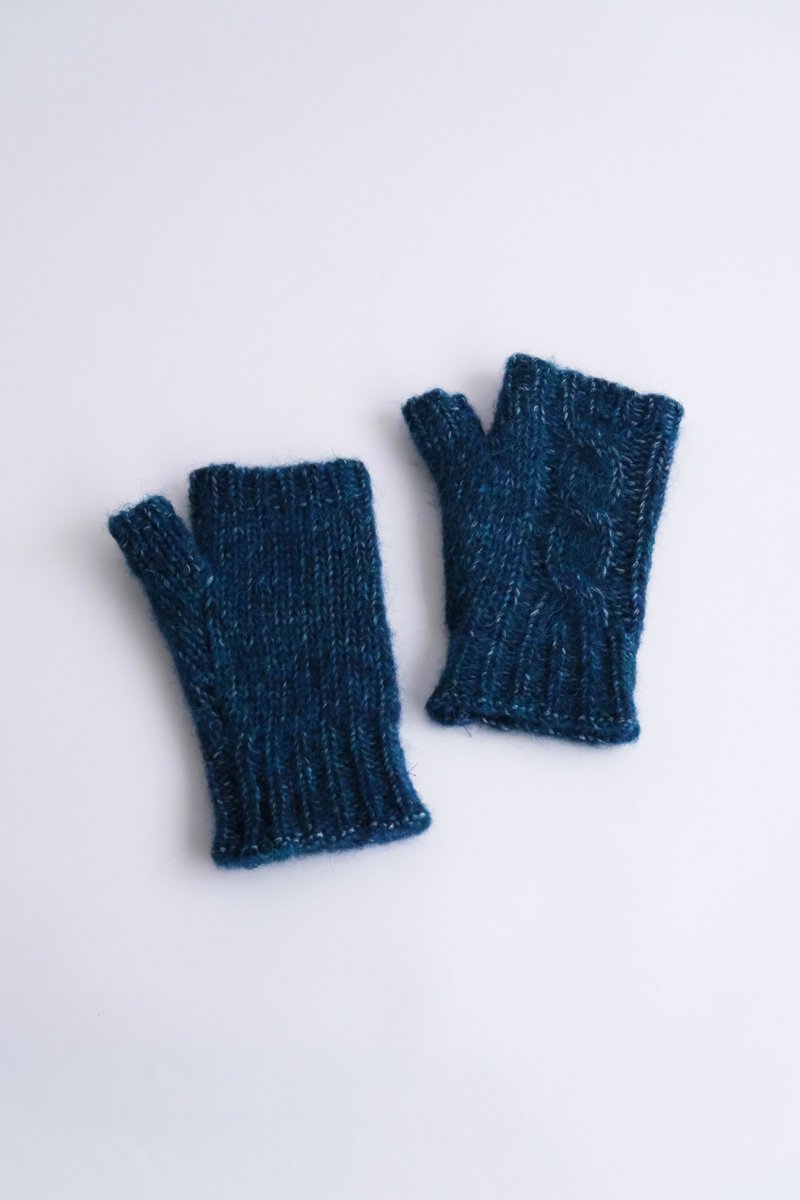 R.Baby Alpaca/Organic.c Cable mittens｜blue chine