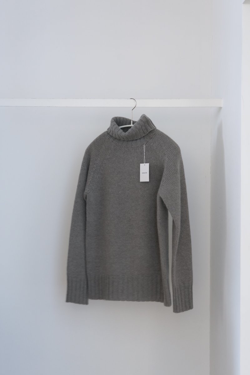 Yak Turtle neck jumpermole grey