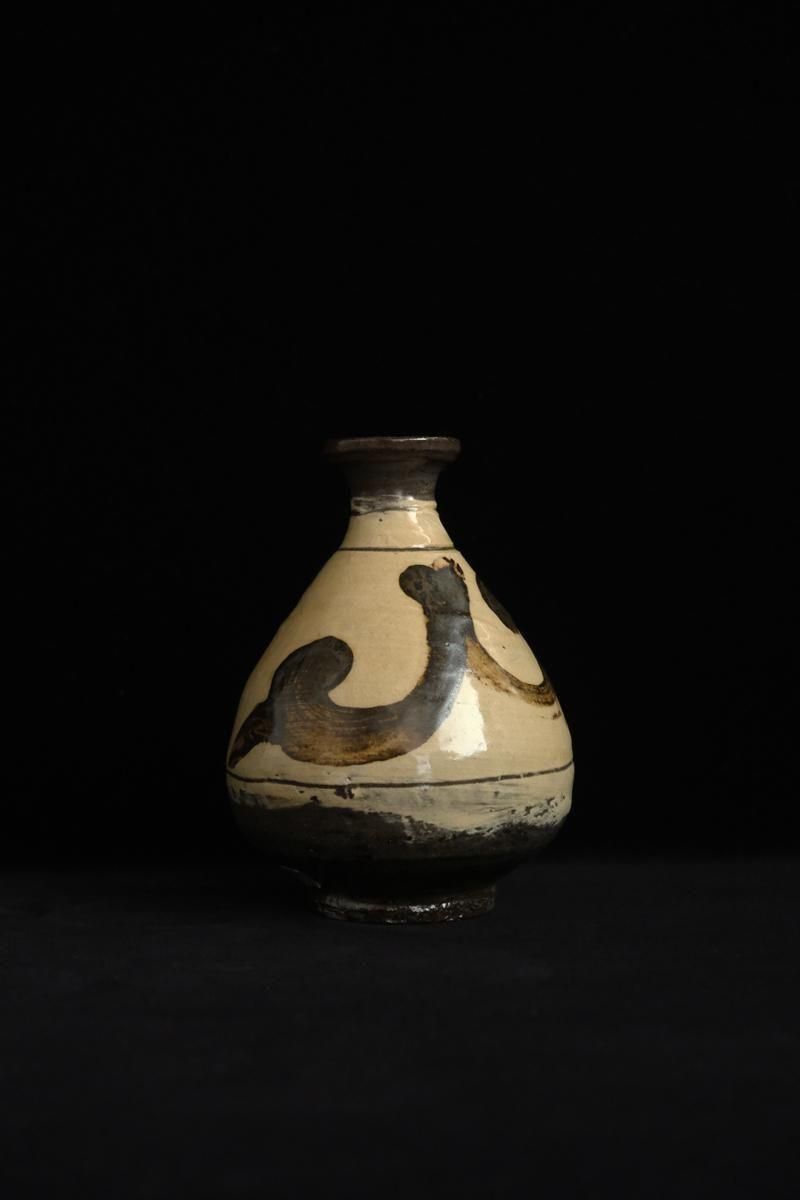 岸野寛 163白磁鎬一枝瓶（木箱付） ｜ 暮らしのうつわ花田 和