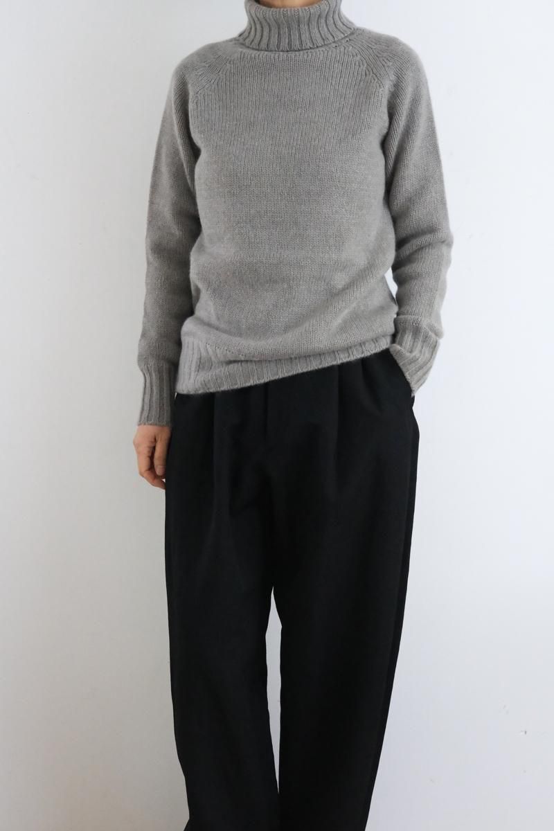 Yak Turtle neck jumpermole grey