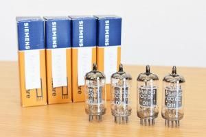 SIEMENS ECC82 <img class='new_mark_img2' src='https://img.shop-pro.jp/img/new/icons3.gif' style='border:none;display:inline;margin:0px;padding:0px;width:auto;' />