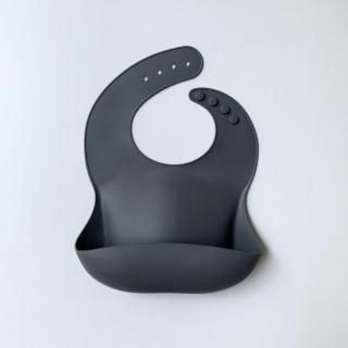 <img class='new_mark_img1' src='https://img.shop-pro.jp/img/new/icons34.gif' style='border:none;display:inline;margin:0px;padding:0px;width:auto;' />50%OFFcram trunkSilicone Bibs / Dark Gray
