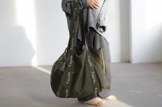 <img class='new_mark_img1' src='https://img.shop-pro.jp/img/new/icons14.gif' style='border:none;display:inline;margin:0px;padding:0px;width:auto;' />FaçadeTote Bag