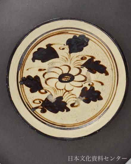 Seto oil lamp plate with iron painted landscape 瀬戸皿 鉄絵