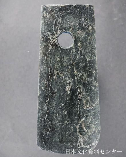 墨玉の鉞(前3800年頃・新石器時代)