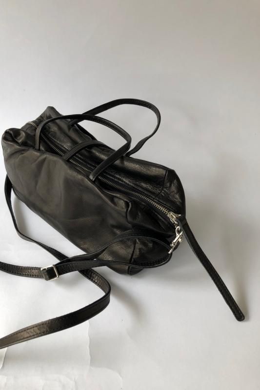 フォーマルでも。カジュアルでも。les basiques ミニショルダーバッグ