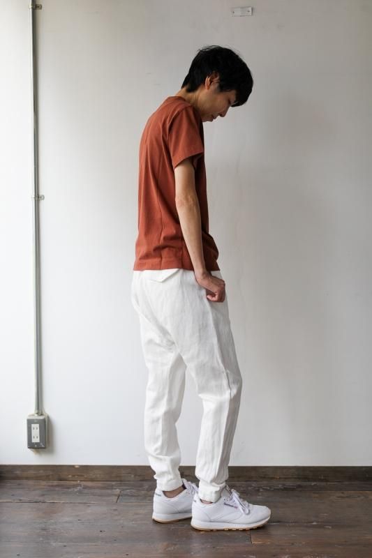 ゴーシュ　ホワイトテーパードパンツ ゴーシュ カツラギタックテーパードパンツ – SUSCON