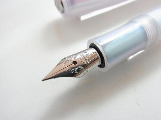 カヴェコ コレクション 「イリディセント パール」 万年筆 - PEN