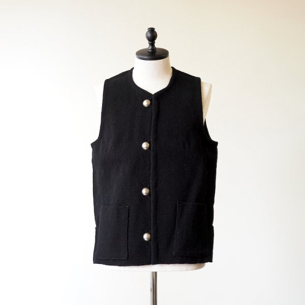 <img class='new_mark_img1' src='https://img.shop-pro.jp/img/new/icons14.gif' style='border:none;display:inline;margin:0px;padding:0px;width:auto;' />TRUJILLO'S / Relaxed Chimayo Vest / BLACK
