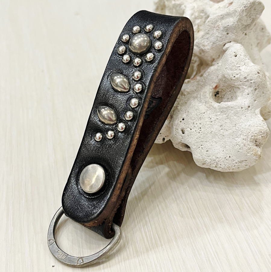 HTCキーホルダー HTC D-Ring Key Holder #32 STUDS - ウルフローブ/WOLFROBE online store