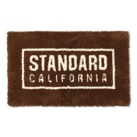 スタンダードカリフォルニア ブラウン ラグ Standard California Box Logo Rug マット