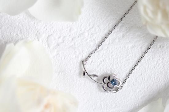 Blue Rose Pt トパーズ ネックレス - フラワーモチーフジュエリー