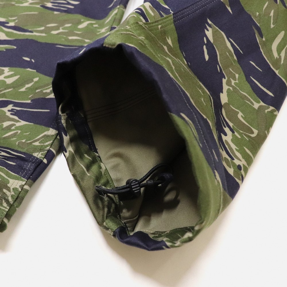 South2 West8（サウスツー ウエストエイト）〉別注 Camo Belted C.S