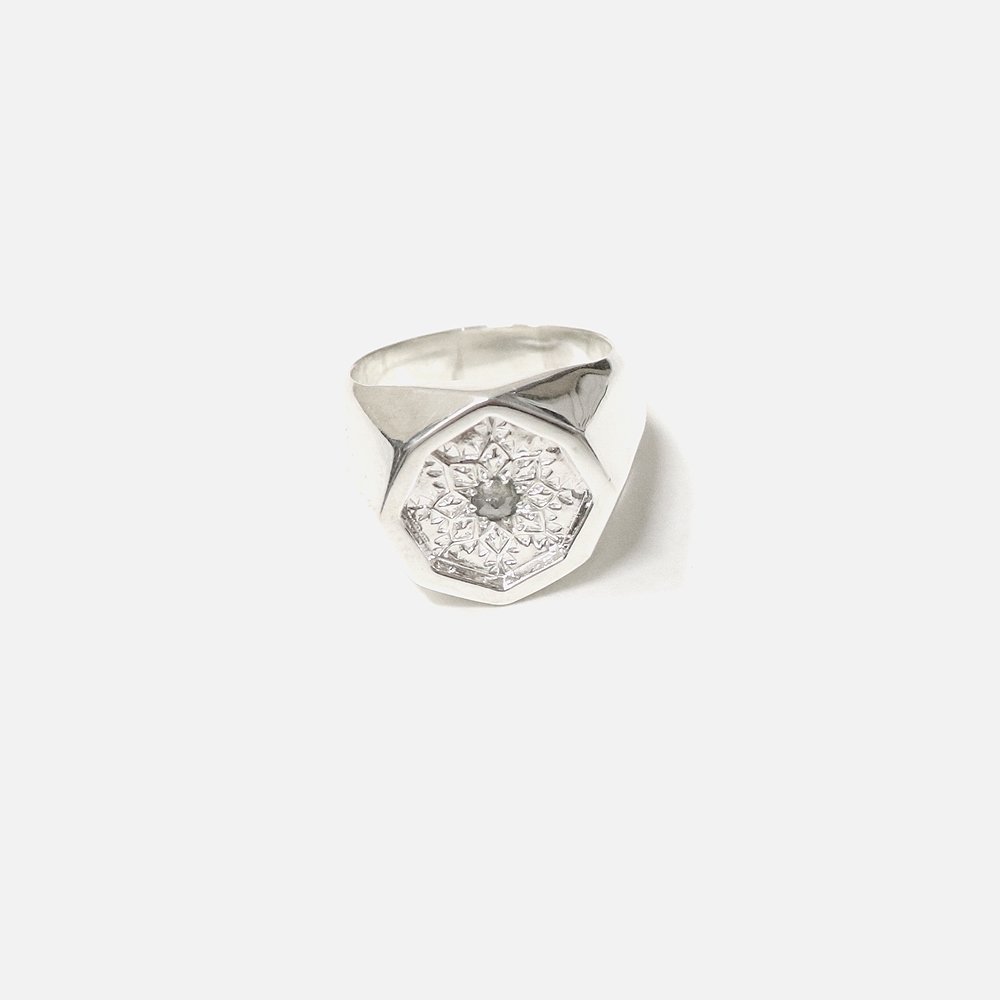 ORIGINAL Charcoalʥꥸʥ 㥳 OCTA Grey Diamond PS Ring


, ORIGINAL Charcoal, TreasureOthers, NO.22-41-7-009
