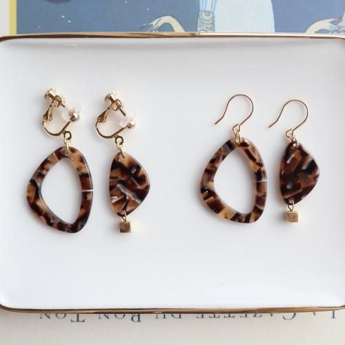 Asymmetry bekko pierce/earring