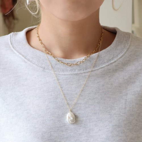 Baroque pearl oval necklace
