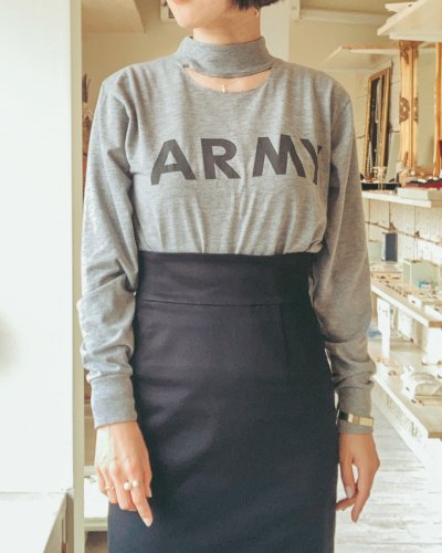 ARMY neck cuttoff long sleeve tee
