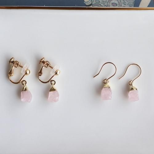 Rough rock charm short pierce/earring (Rose quartz С