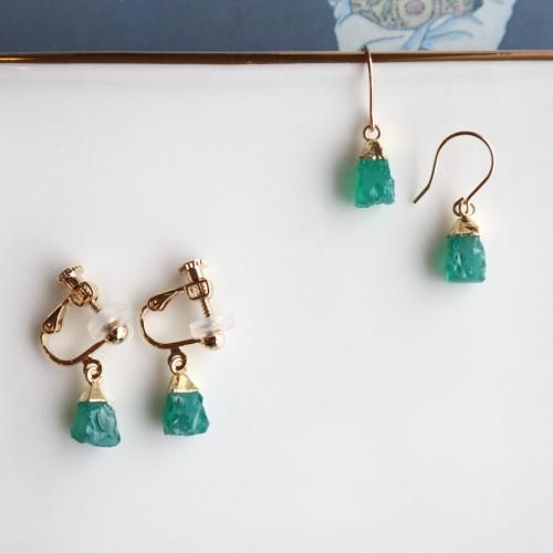 Rough rock charm short  pierce/earring (Green onyx)
