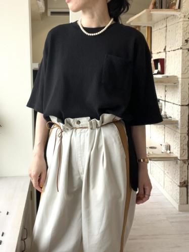 Remake
Slit thermal Tee
Black