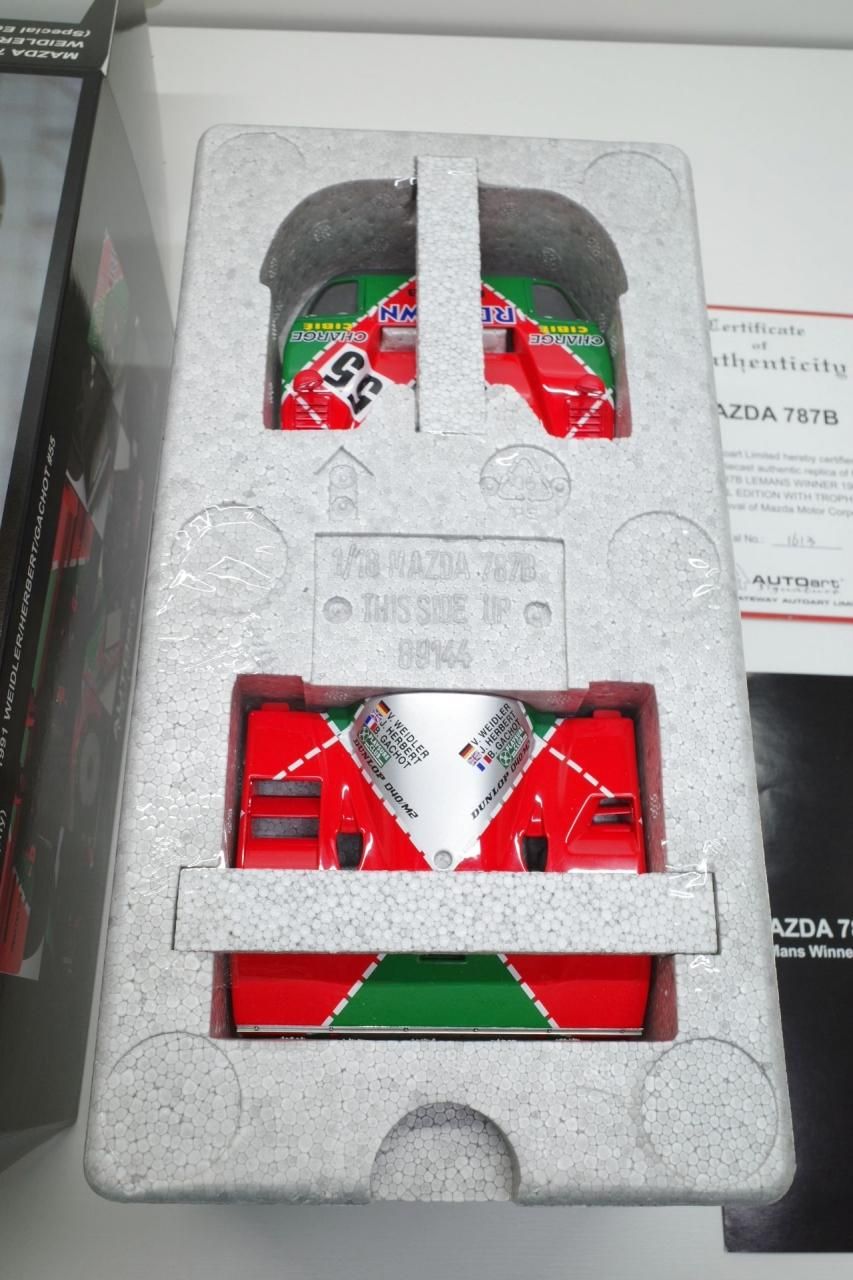 Aa オートアート 1/18 シグネチャーモデル 89142 チャージ Aa オートアート 1/18 シグネチャーモデル 89142 チャージ