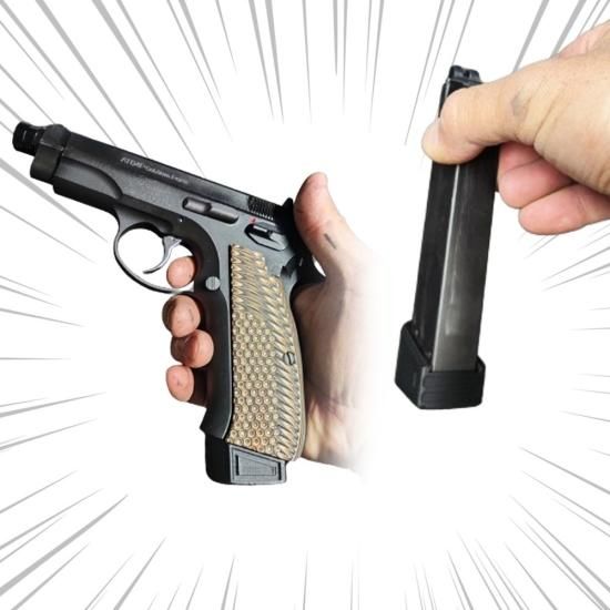 KSC G18C ガスガン マガジン3本 マガジンバンパー　他カスタムパーツ付き KSC G18C ガスガン マガジン3本 マガジンバンパー 他カスタム