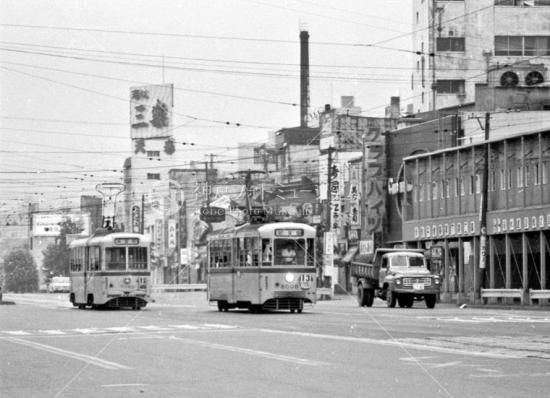 都電 四谷三光町停留所 左12系統 右13系統 1967年6月 - 神戸フォト