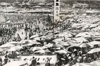 Zaimokuza Beach Kamakura 材木座海岸 昭和42年1967