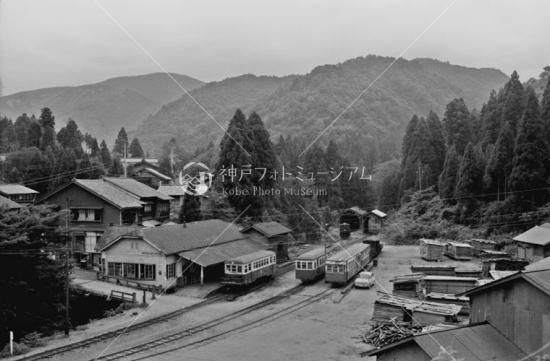 尾小屋鉄道 尾小屋駅 1975年8月 - 神戸フォトミュージアム