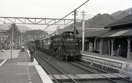 中央西線 中央本線 贄川 D51 貨物列車 昭和47年頃 - 神戸フォト 中央西線 中央本線 贄川 D51 貨物列車 昭和47年頃 - 神戸フォト