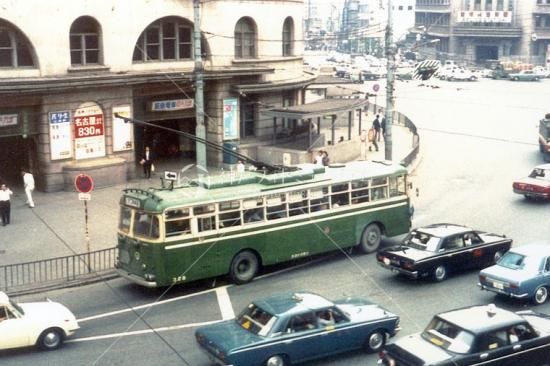 大阪市営トロリーバス阪急百貨店前 無軌条電車 1960年代 - 神戸