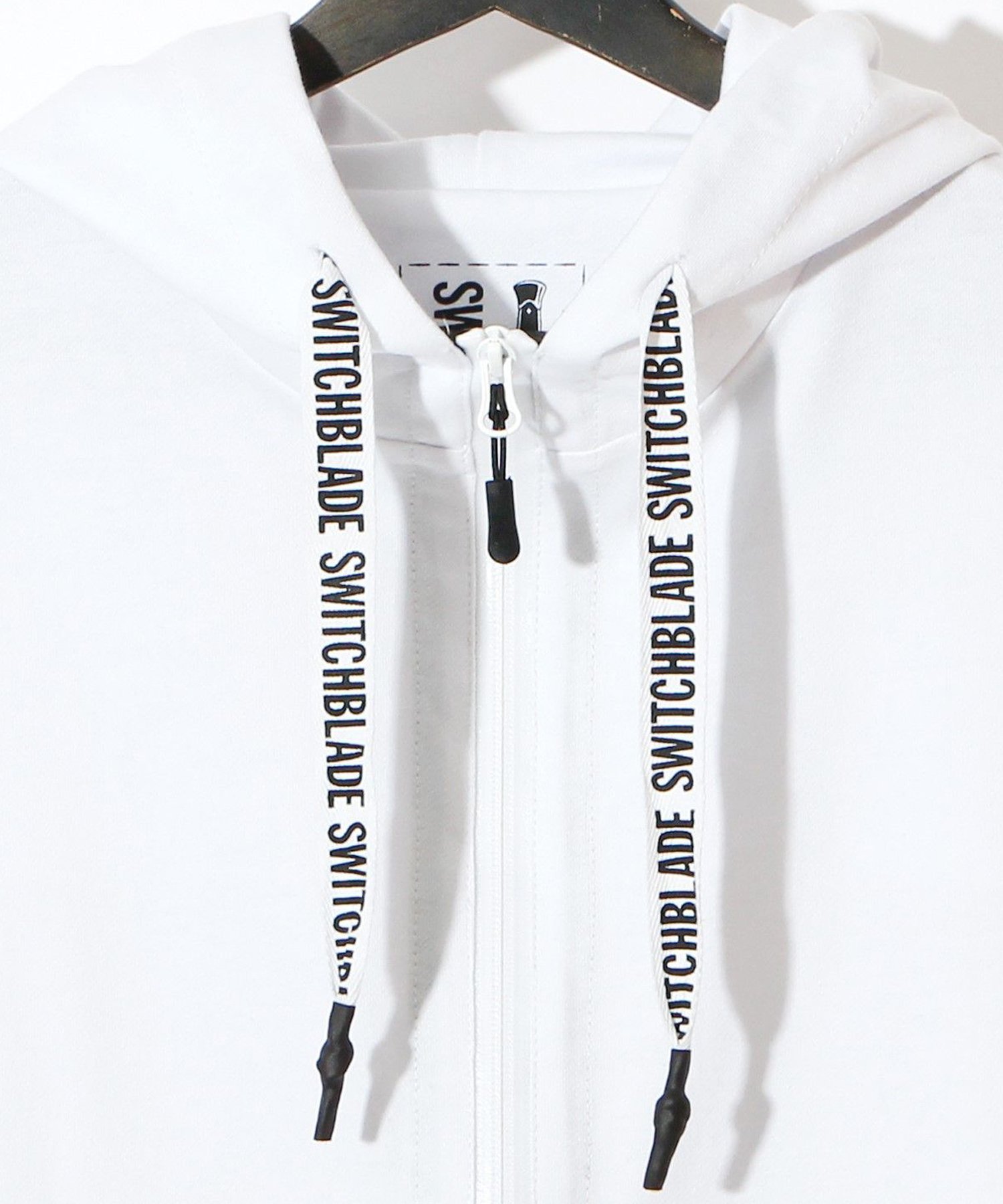 SWITCHBLADE （スイッチブレード） CREST AND NAMES REGULAR PARKA 【WHITE】