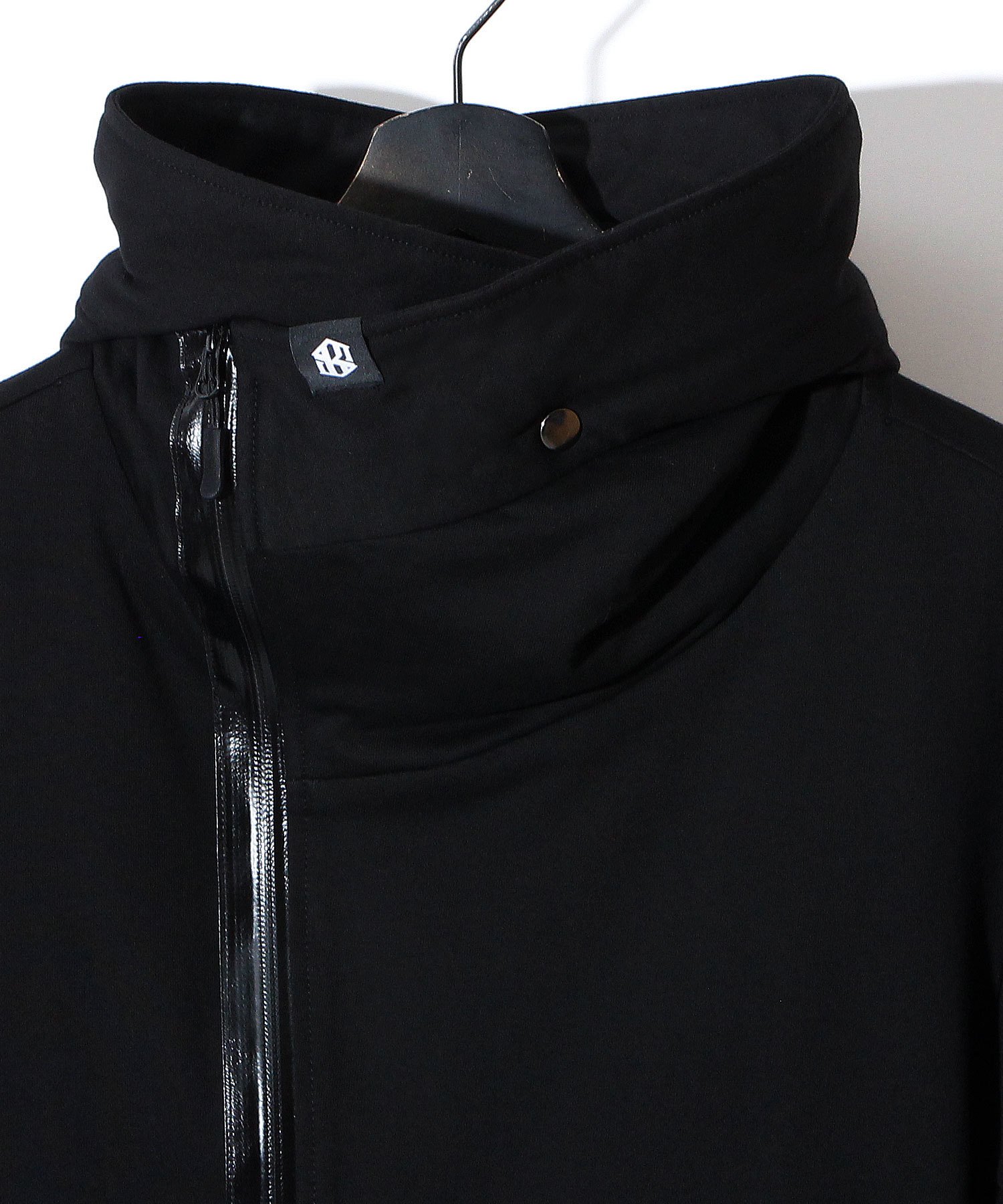 SWITCHBLADE （スイッチブレード） OUTLINE CHARACTERS WRAP PARKA 【BLACK】