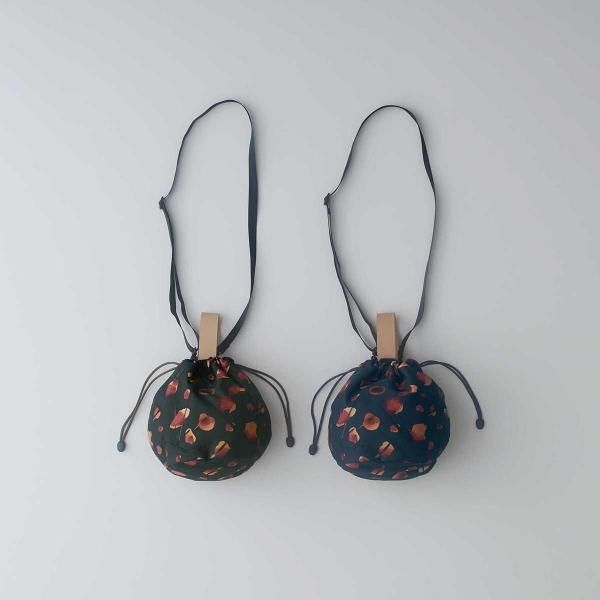 <img class='new_mark_img1' src='https://img.shop-pro.jp/img/new/icons1.gif' style='border:none;display:inline;margin:0px;padding:0px;width:auto;' />CURLY(꡼)/TRICOT PRINT DRAWSTRING BAG -sunset droplets-